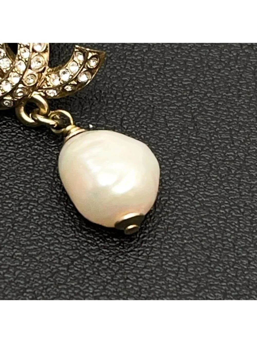 Chanel CC Logo Brooch 11c Rhinestone Gold Pearl